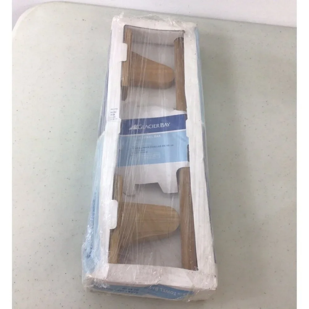 Glaciar Bay Towel Bar 18 inches Solid Oak NEW
